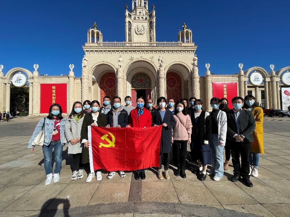 智能系统与工程研究中心党支部参观国家“十三五”科技创新成就展